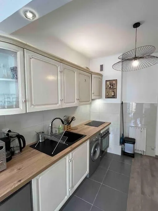 Appartement Atypique Et Original Nice 0*,  France